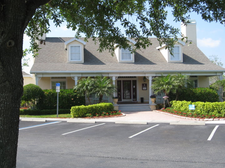 Plantation Gardens Apartments in Pinellas Park
